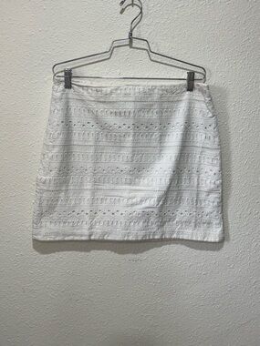 GAP White Textured Pierced Crochet Mini Skirt